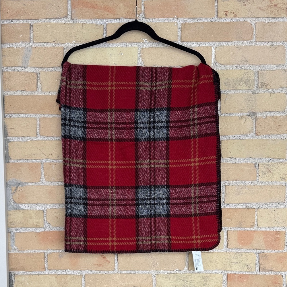 Roots Cabin Red and Black Blanket Scarf